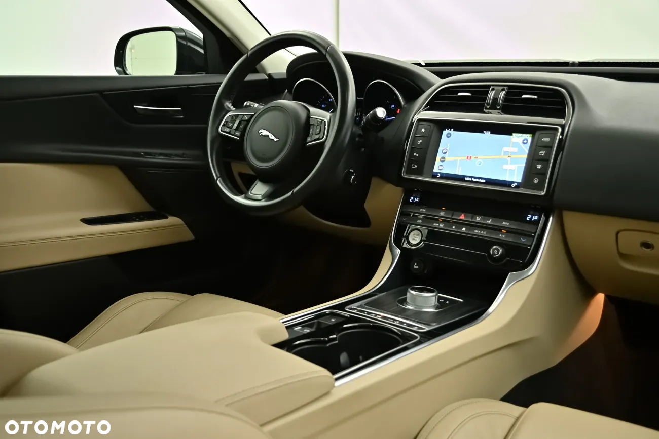 Jaguar XE 2.0 D Prestige - 16