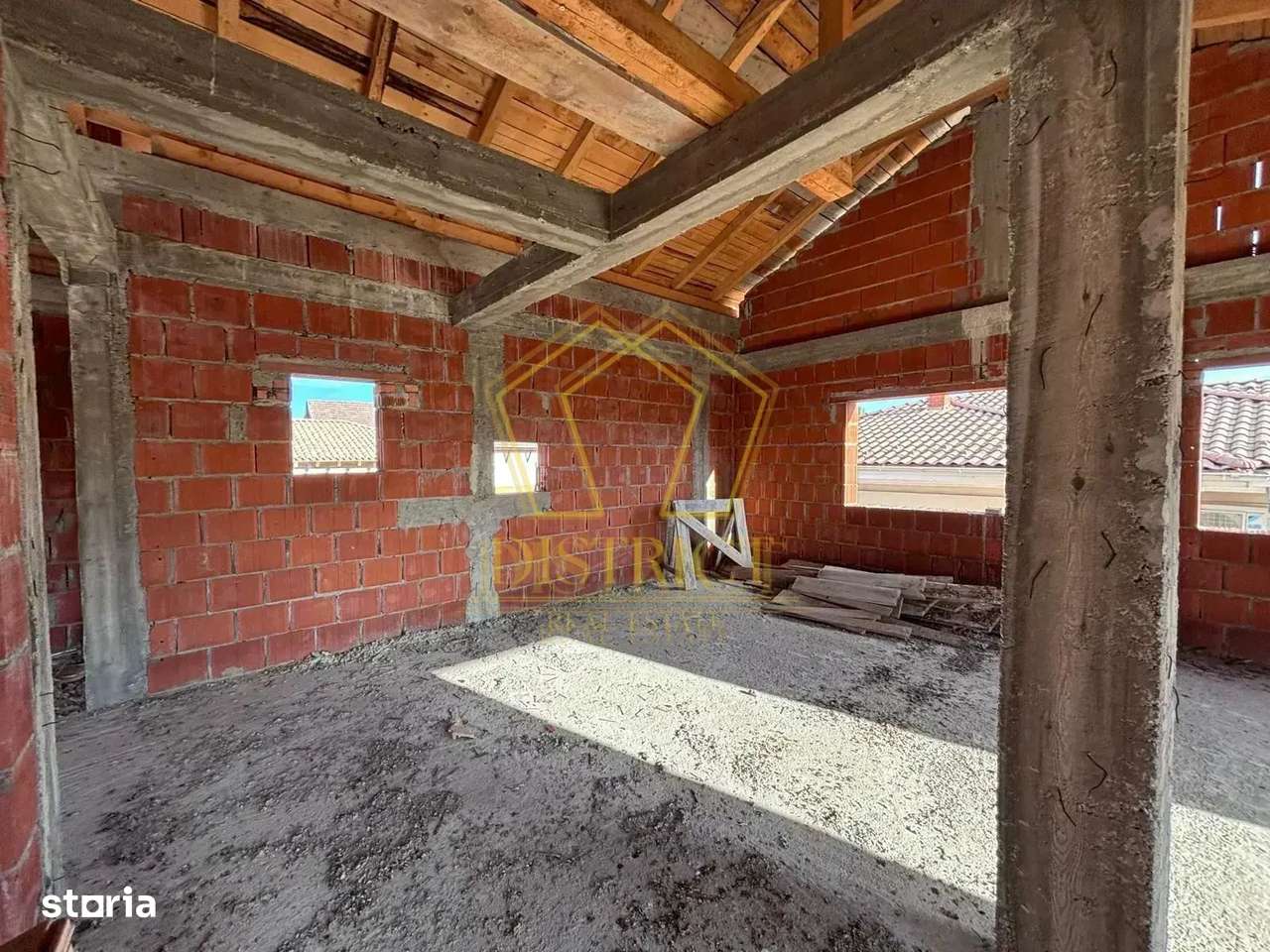 COM 0% Casa la rosu cu 5 camere P+E | Blascovici - Imagine principală: 5/15