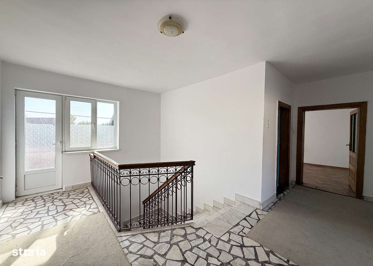 Casa cu etaj - Iosia - Str. Aviatorilor - 5 camere - IMOBIHOR - Imagine principală: 5/8