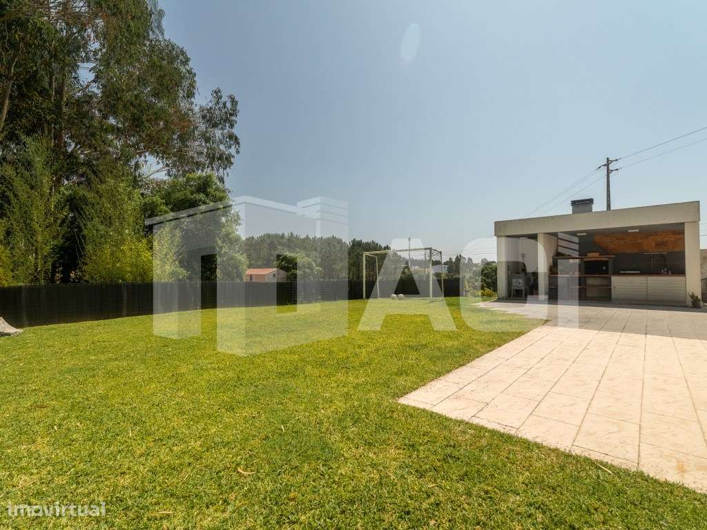 Magnífica Moradia T3+2 nos arredores da Cidade de Leiria-43