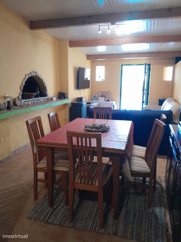 Moradia T3 C/ 10.000M2 Terreno C/ Furo-17