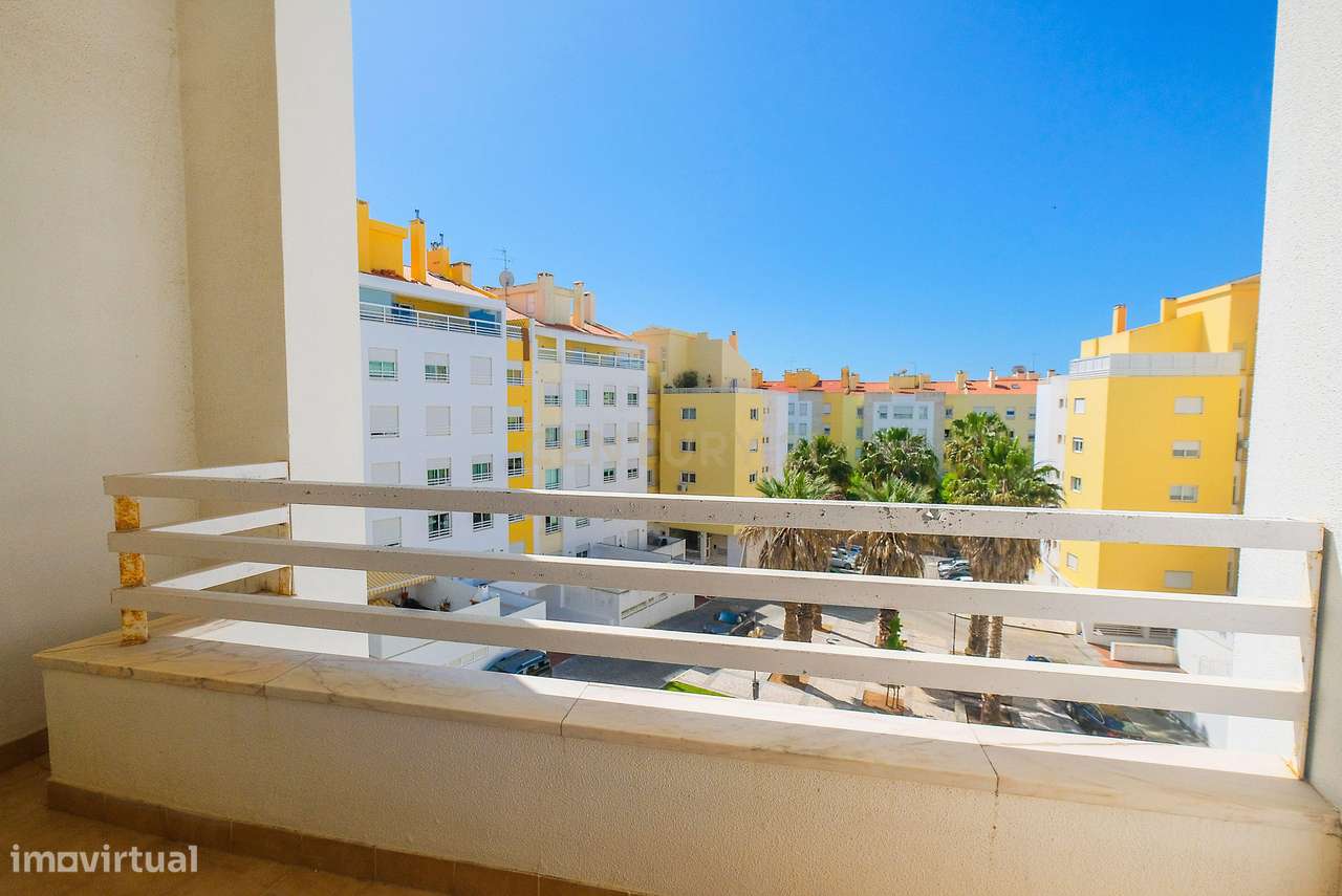 Apartamento T3 luminoso na Parede com varandas, garagem e arrecadação-14