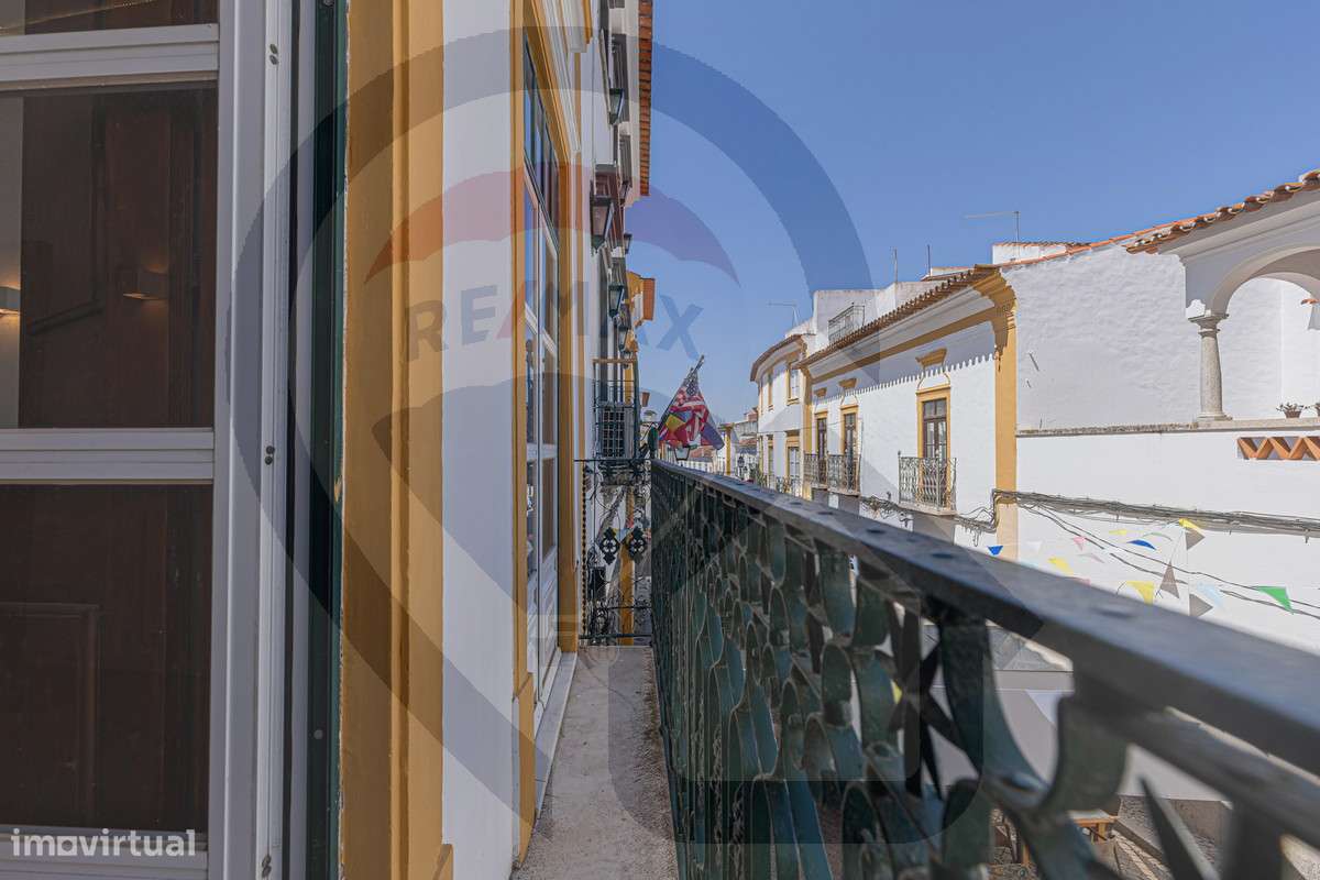 Moradia T3 Renovada no Centro Histórico de Évora – Charme Único-8