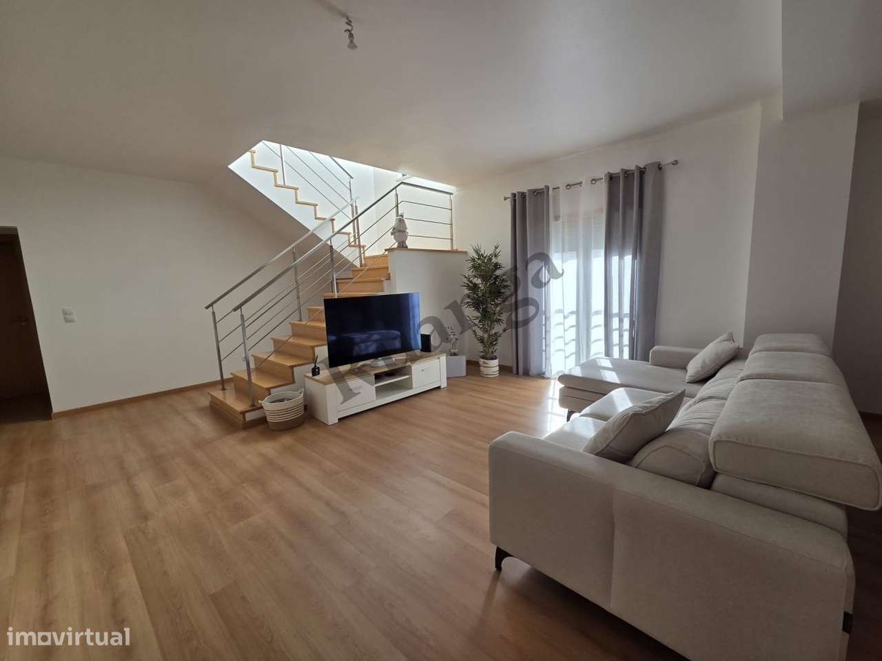 Excelente Apartamento T3 Duplex com Elevador para Venda em Sines-8