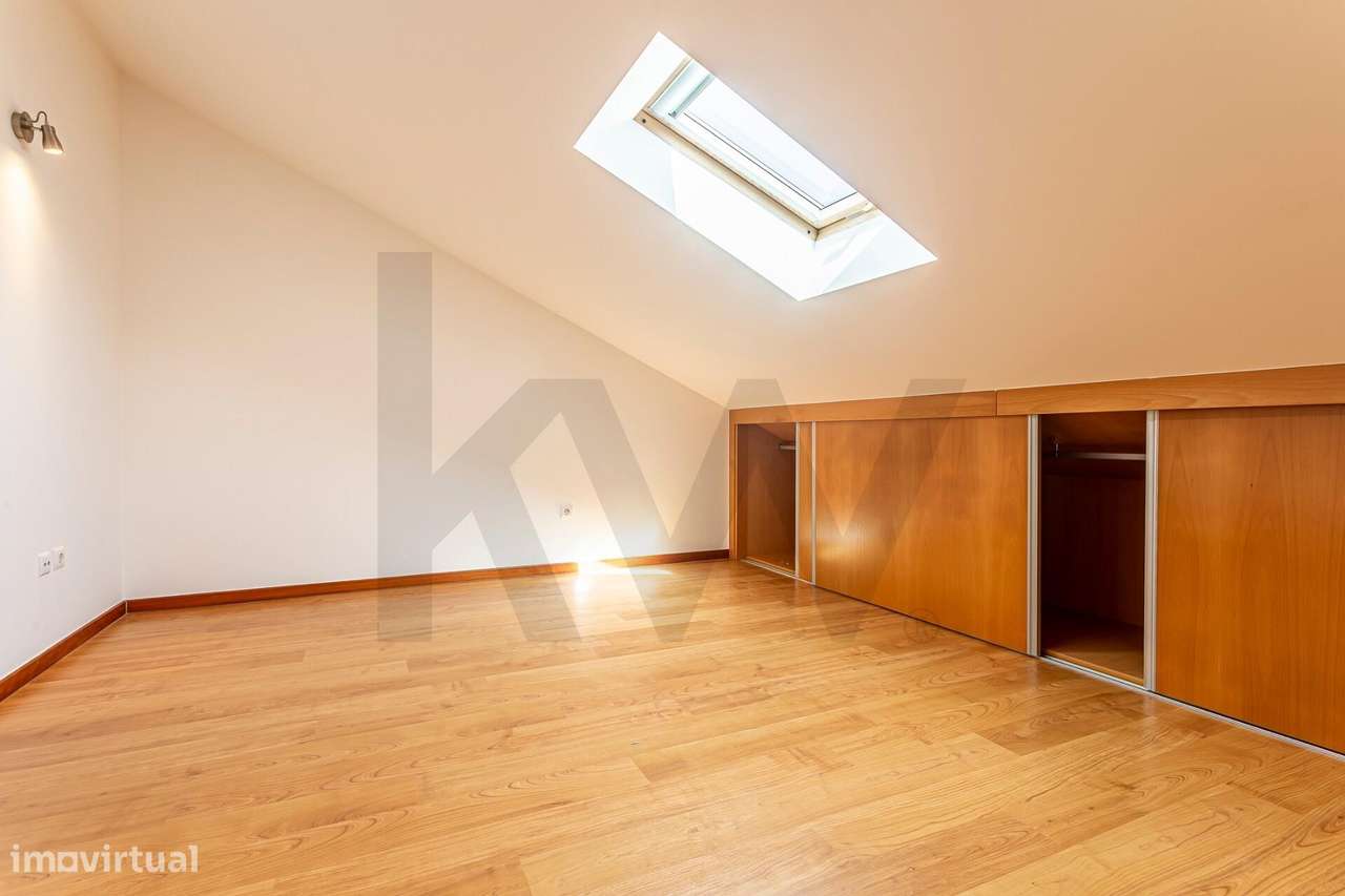 Apartamento T3 Duplex com aproveitamento superior | 5 Quartos | Garage-5