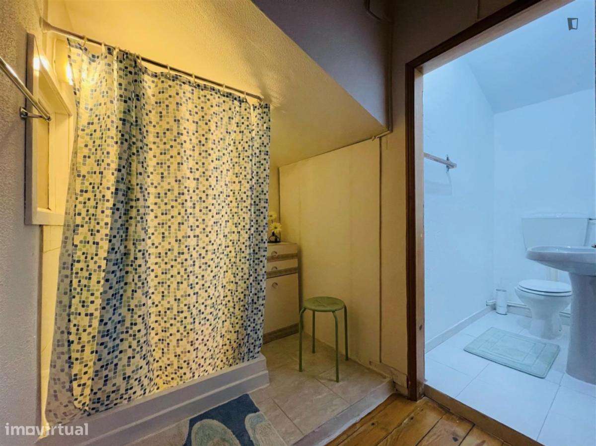 Quarto - localizado em Conchada Coimbra - Grande imagem: 5/9