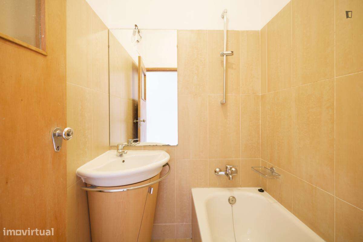 Quarto - localizado em Alcântara Lisbon - Grande imagem: 2/13