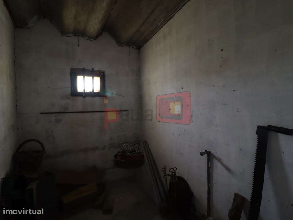 TERRENO COM CASAS - SARILHOS GRANDES-43