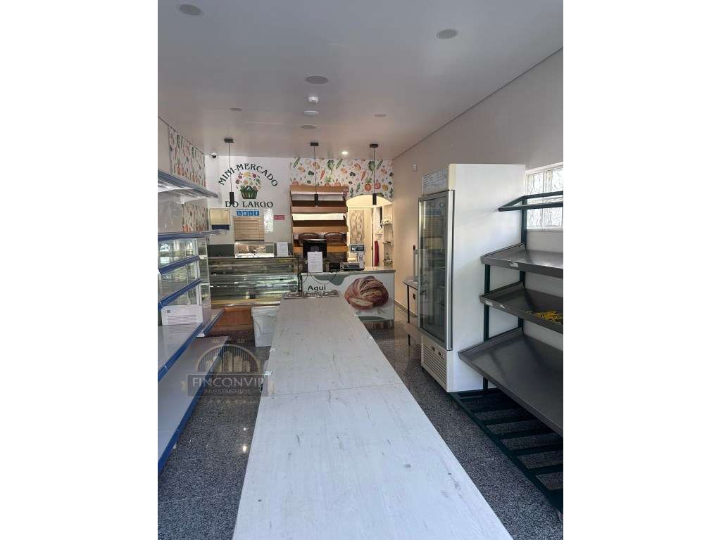 Espaço Comercial no Centro de Almada - Totalmente Equipado e Pronto...-19