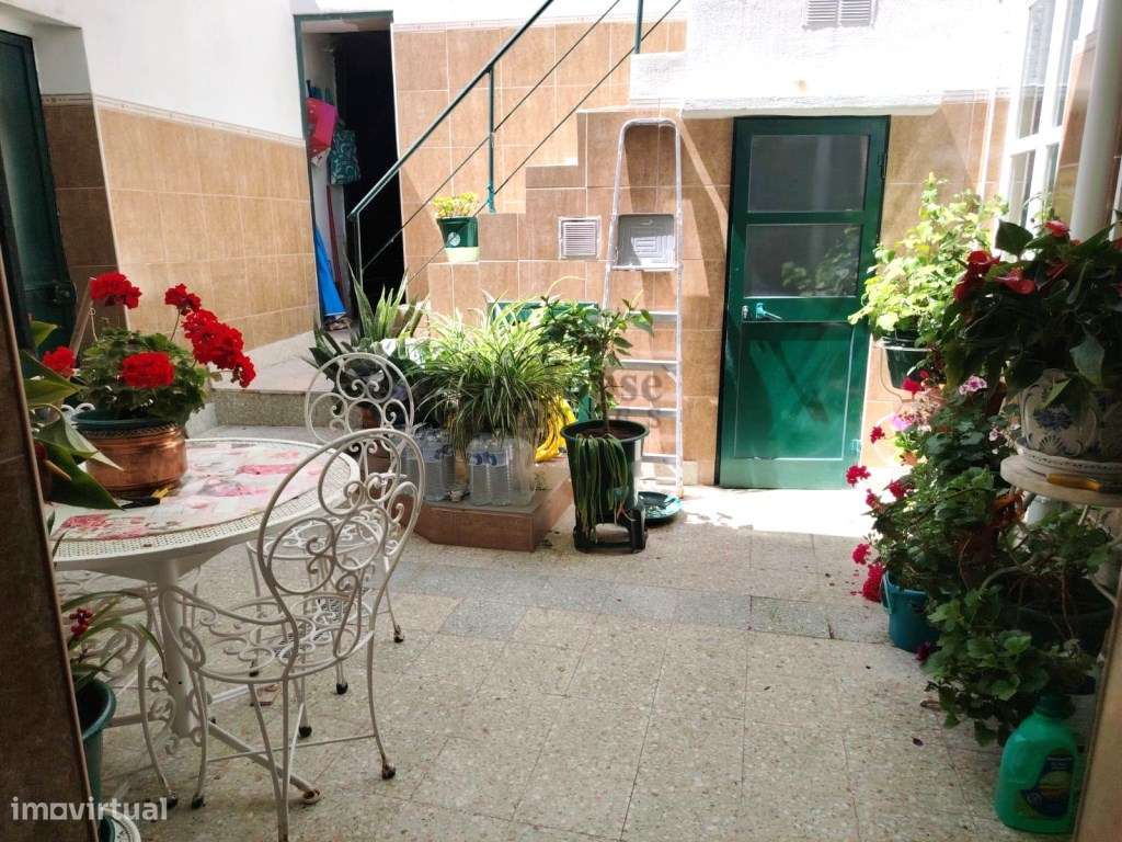 Moradia T4 com garagem e terraços no centro de Loulé - Grande imagem: 5/21