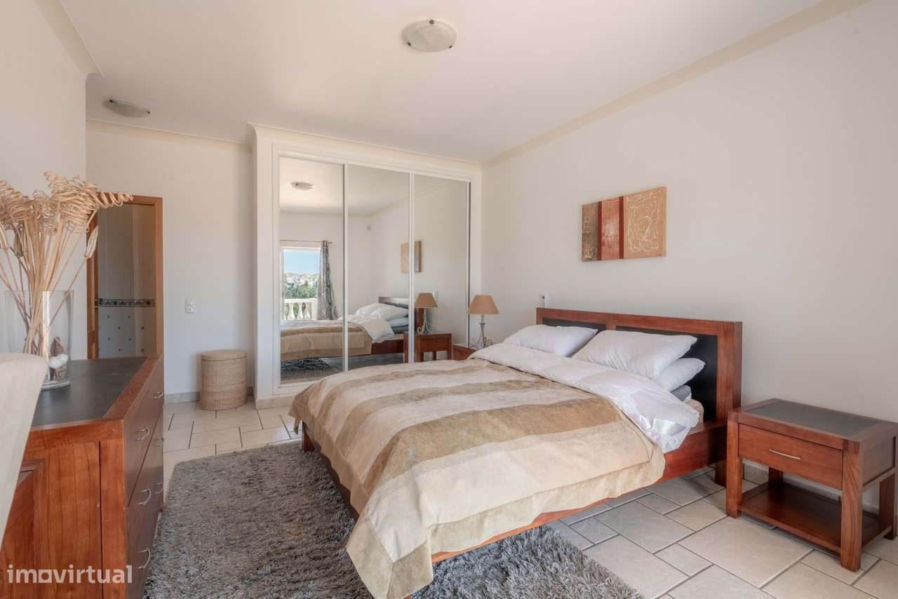 Grande propriedade de golfe com vistas panorâmicas-17