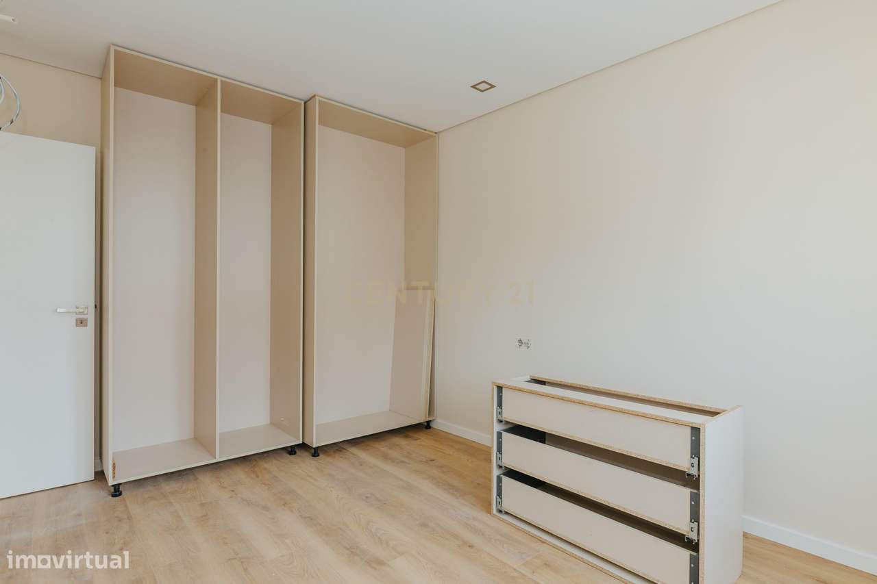 Apartamento T2 Novo com Vista Panorâmica em Loures-30