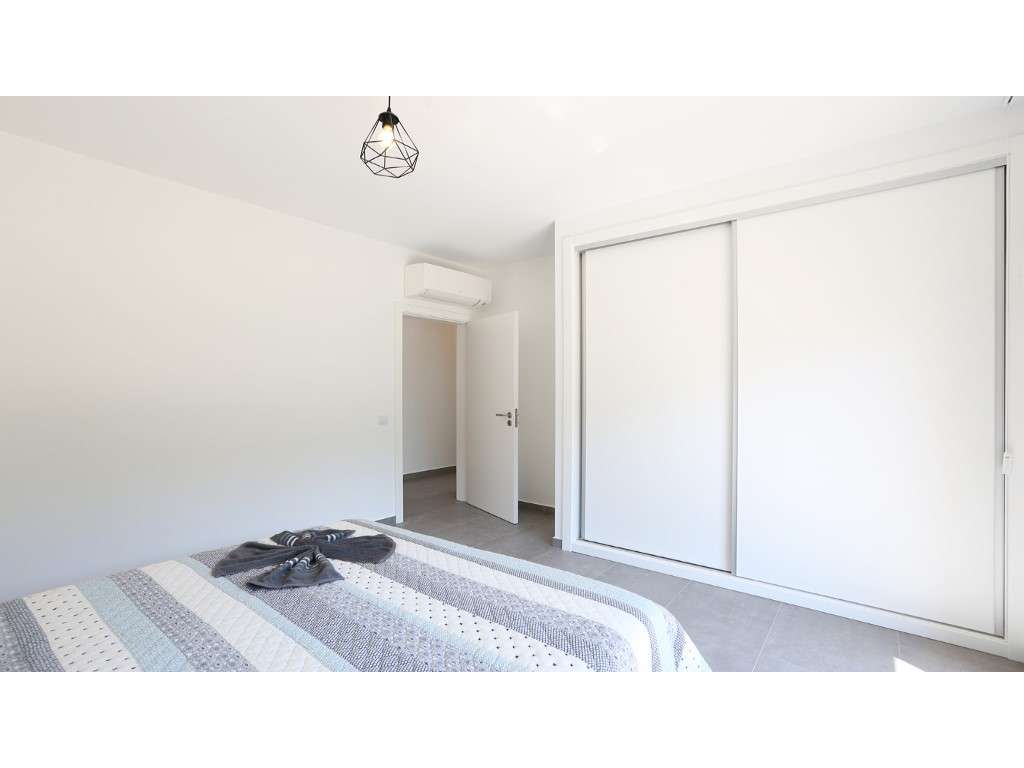 Moradia T4 Contemporânea com Piscina, Jardim e Excelente Localizaçã...-29