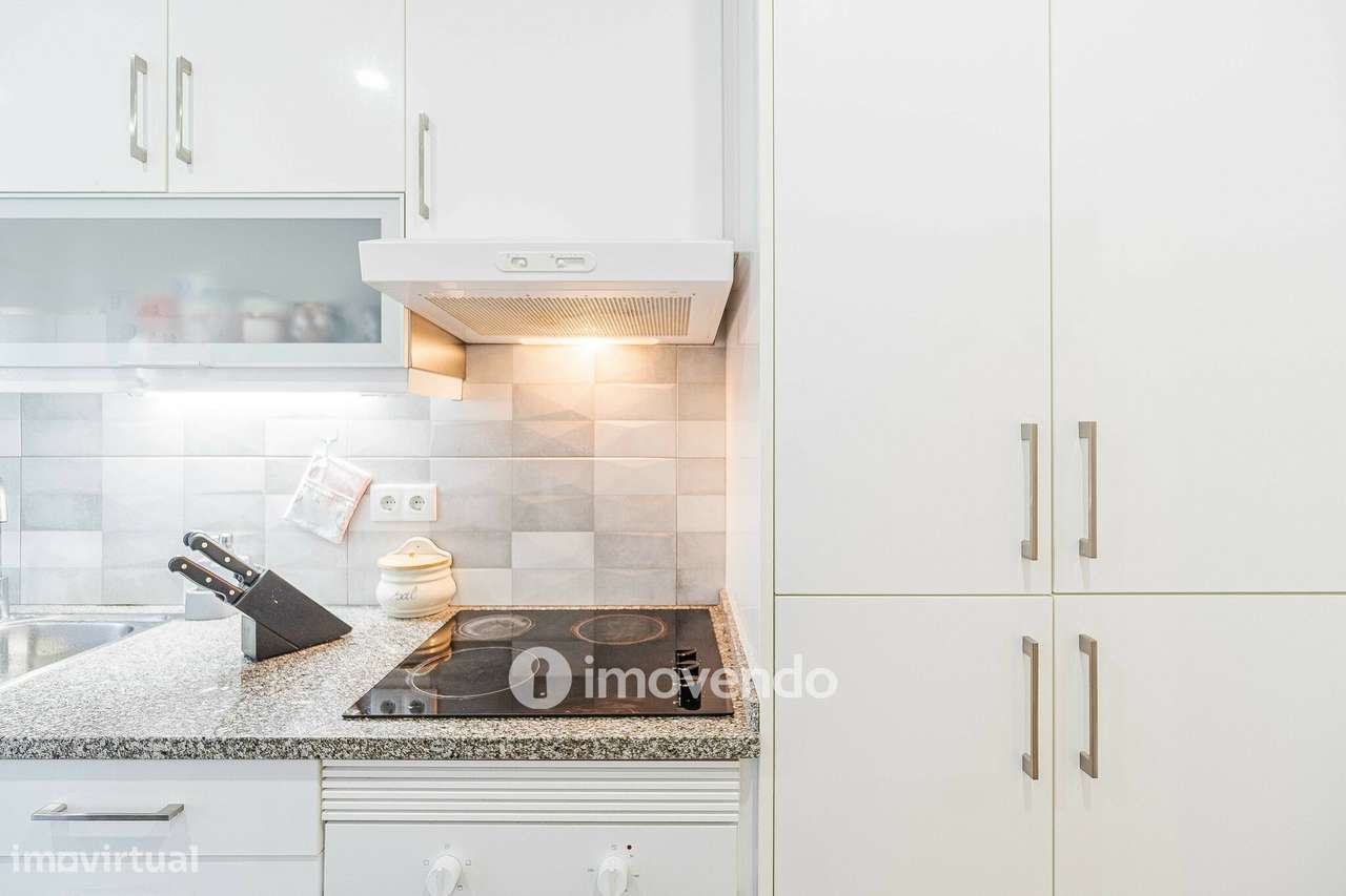 Apartamento T2, com áreas amplas e varanda, na Póvoa de Santa Iria-9