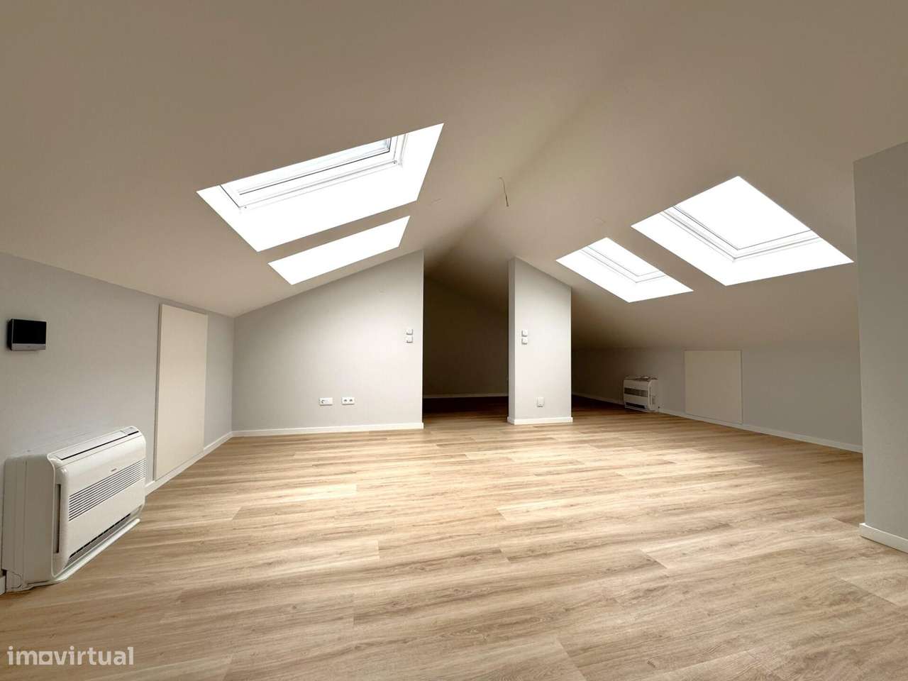 Apartamento T3 novo com Mezzanine e estacionamento no centro de Carcav-25