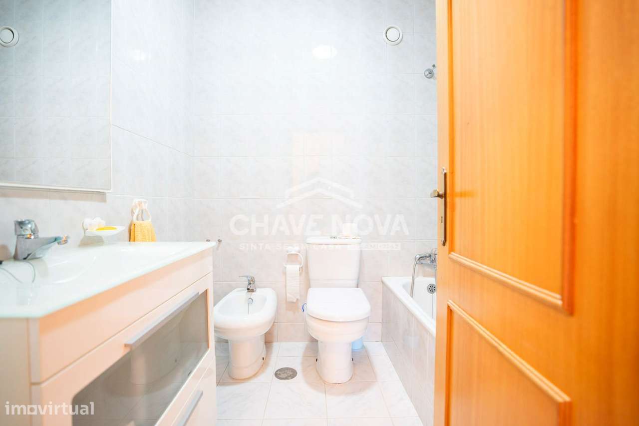 Apartamento T2 Usado em otimo estado em Oliveira do Douro-12