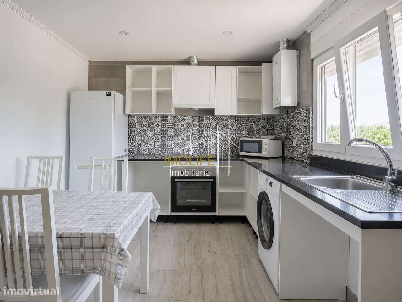 Moradia T4 com Piscina + Moradia T1 - Moita-52