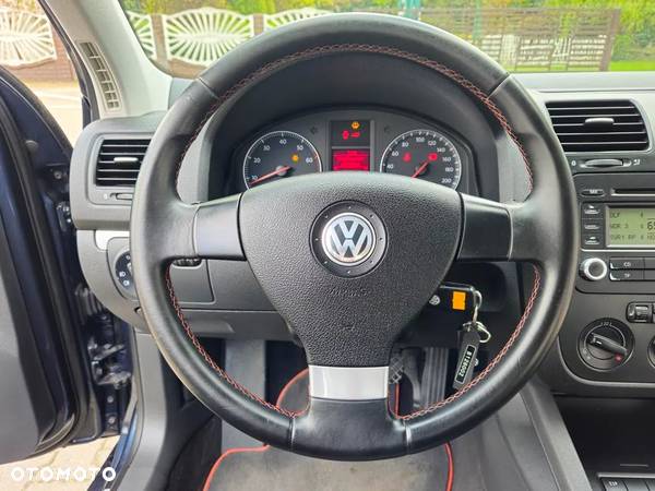 Volkswagen Golf - 28