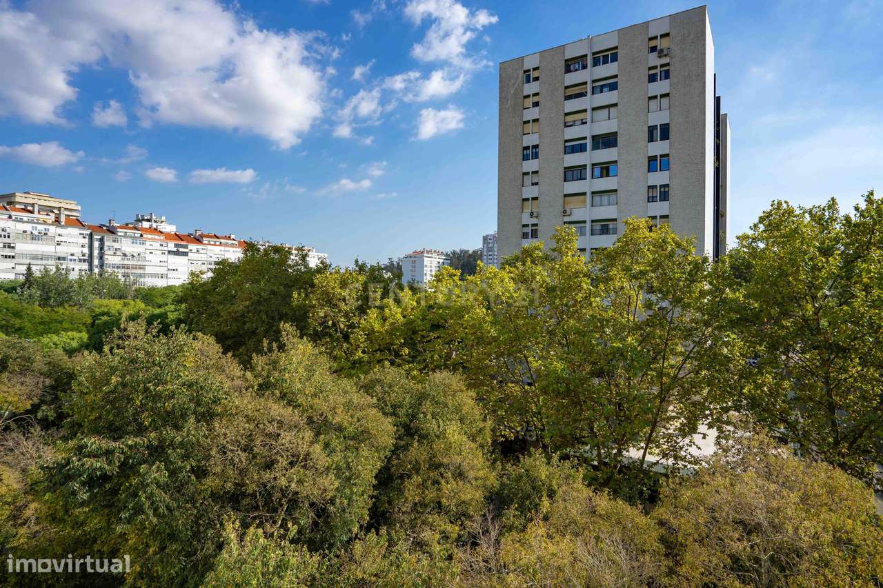 Apartamento T3 pleno de luminosidade em zona premium de Benfica-32