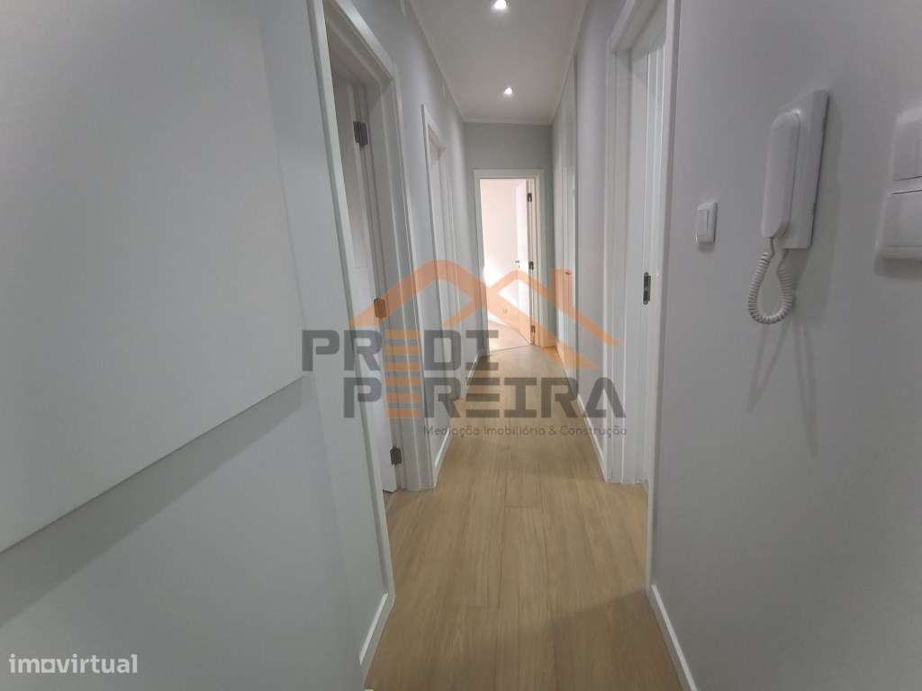 Situado em Odivelas, T3 remodelado.-14