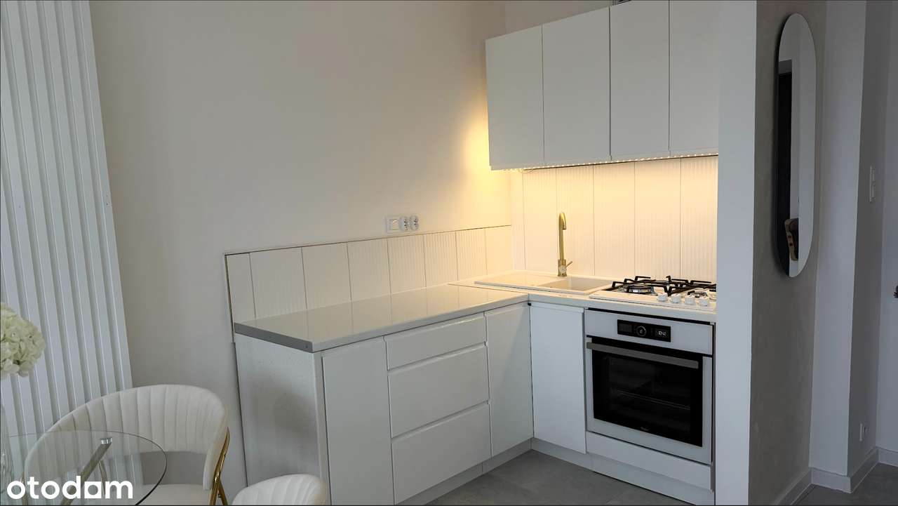 BEZ POŚREDNIKÓW, Nowoczesna kawalerka w stylu glamour-Świętochłowice - Pełny obrazek: 5/13