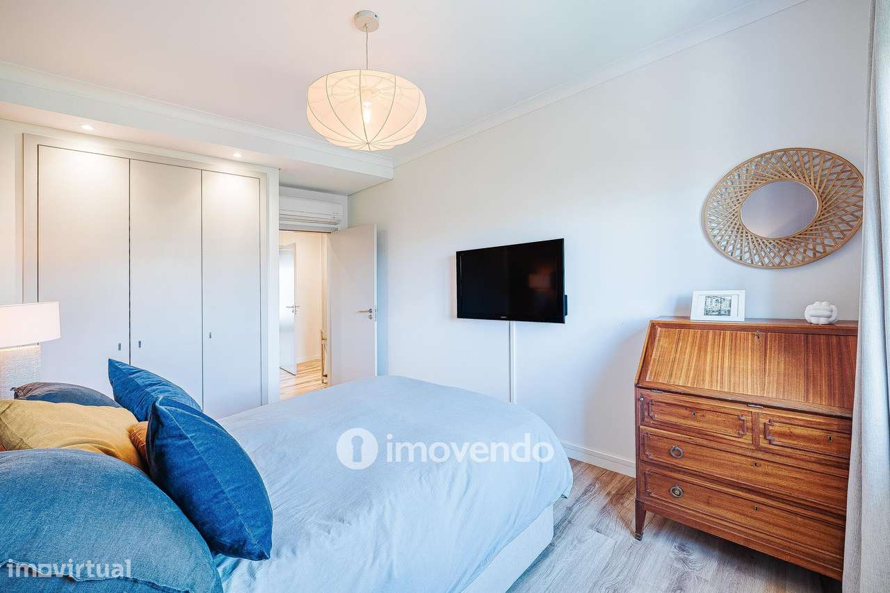 Apartamento T3 com garagem, em condomínio com piscina, em Bicesse-33