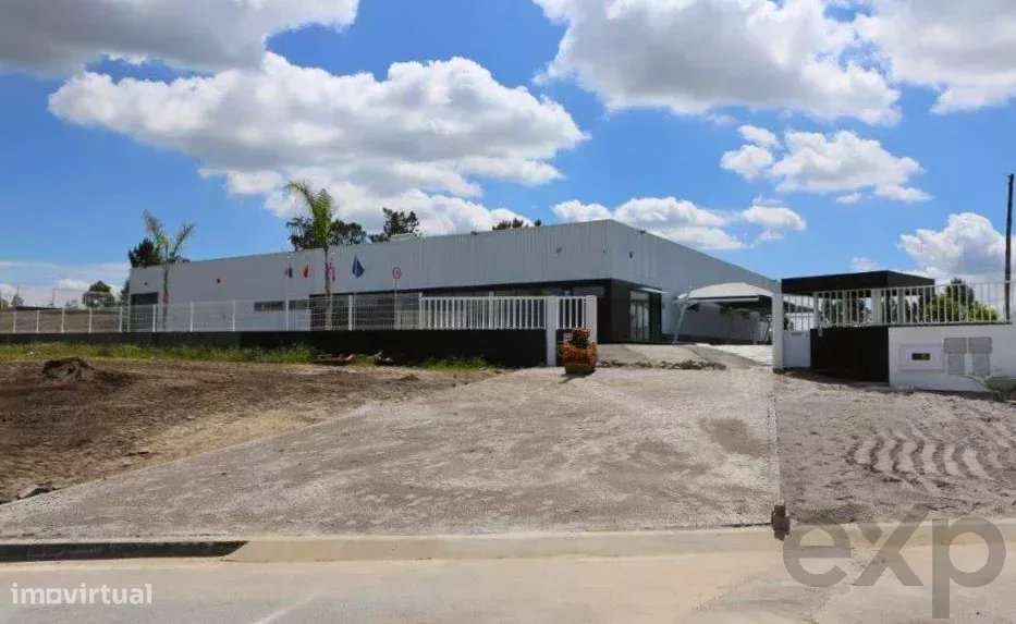 Armazém de 1609m² em Freamunde-0