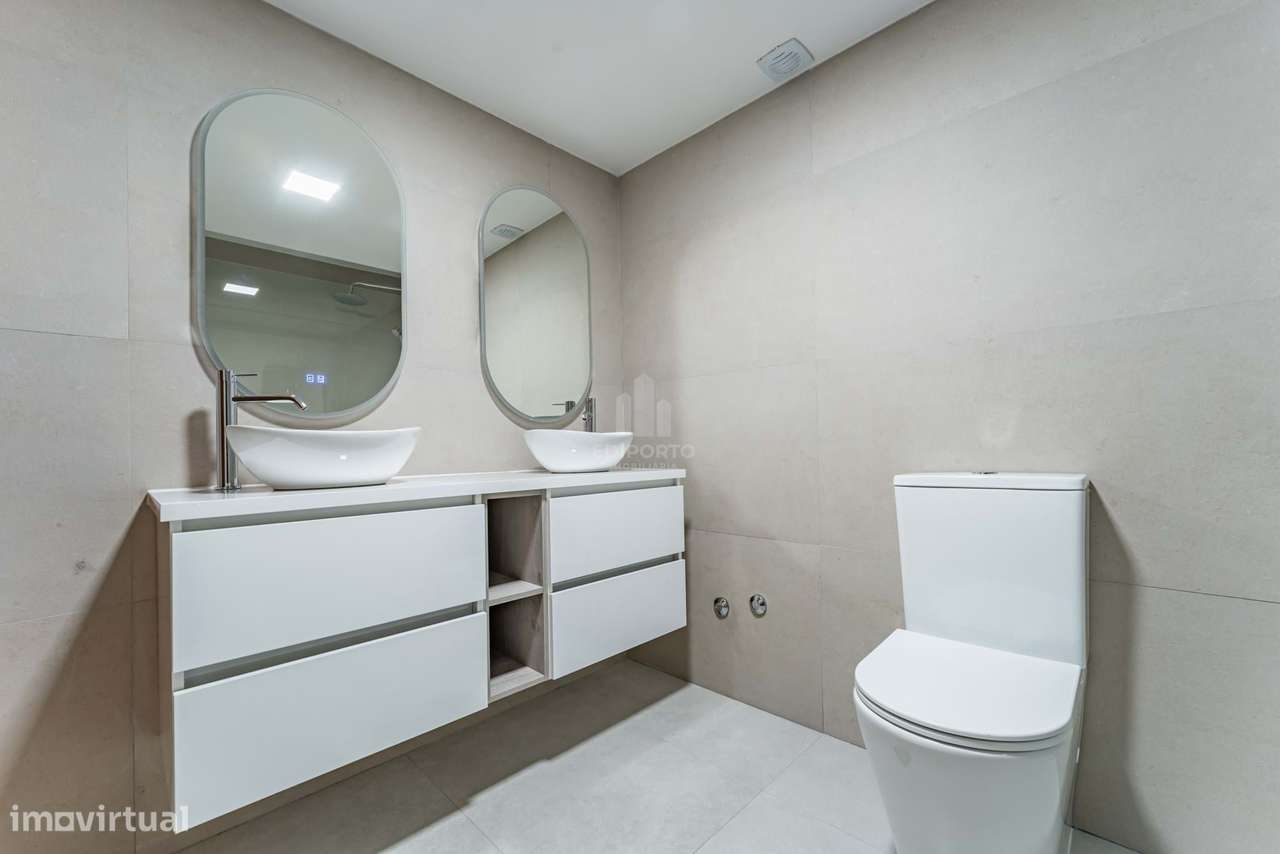 T3 Renovado | 2 Frentes | Varanda | Garagem e Arrumos – Porto junto à-15