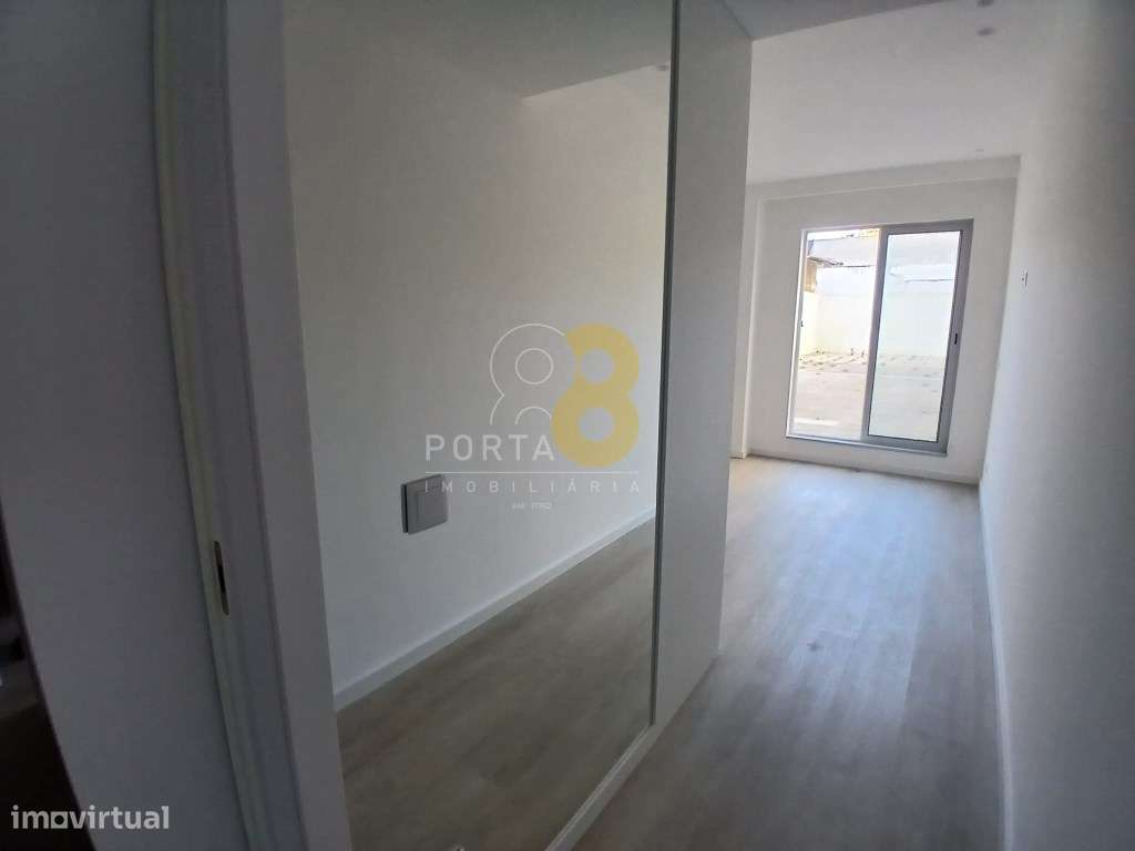 Apartamento T2 com Terraço de 255 m² em Matosinhos-16