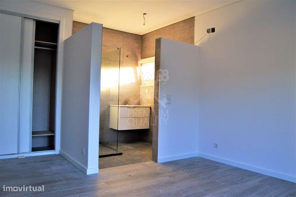 Moradia T3 com piscina para construção-17