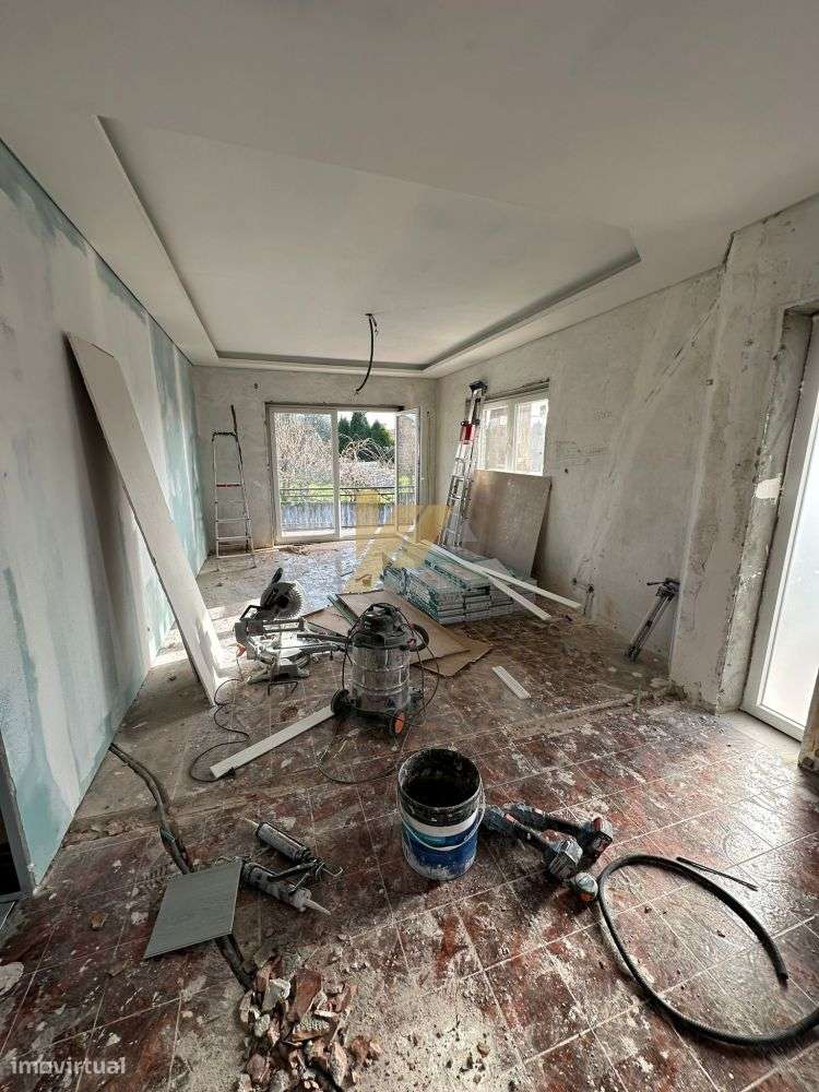 Moradia com 2860m2 de terreno em fase de remodelação - Grande imagem: 4/9