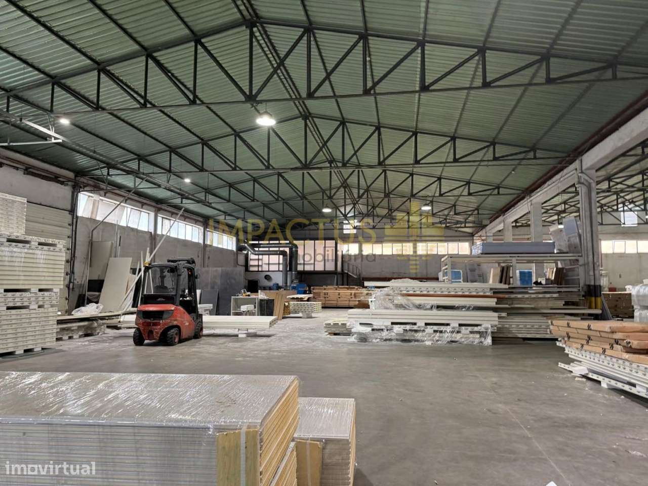 Armazém em Zona Industrial - Grande imagem: 2/15