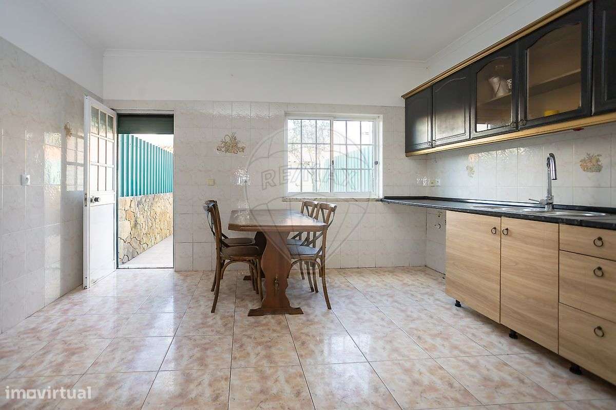 Moradia T3 com Quintal, Escritório e Churrasqueira – Quinta do Conde-11
