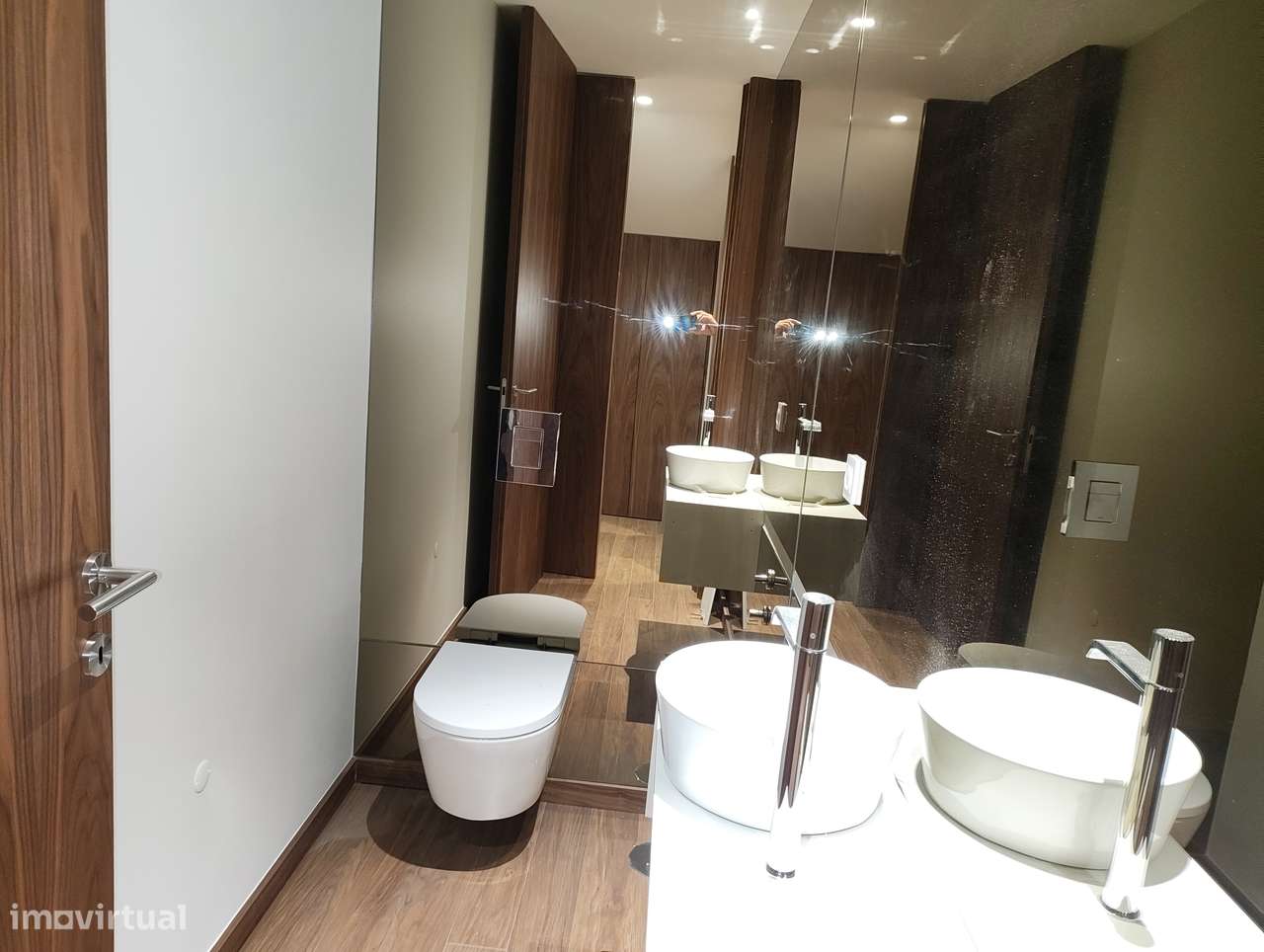 Moradia T5 com piscina e jardim em Canidelo-15