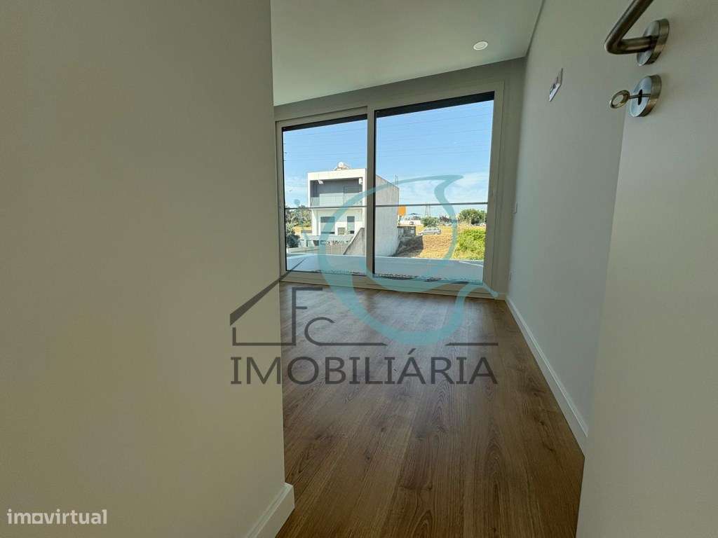 Moradia T3 com acabamentos de Luxo e Piscina - Quinta da Amizade-48