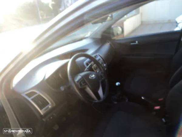 Hyundai i20 1.2 Comfort ESP - 11