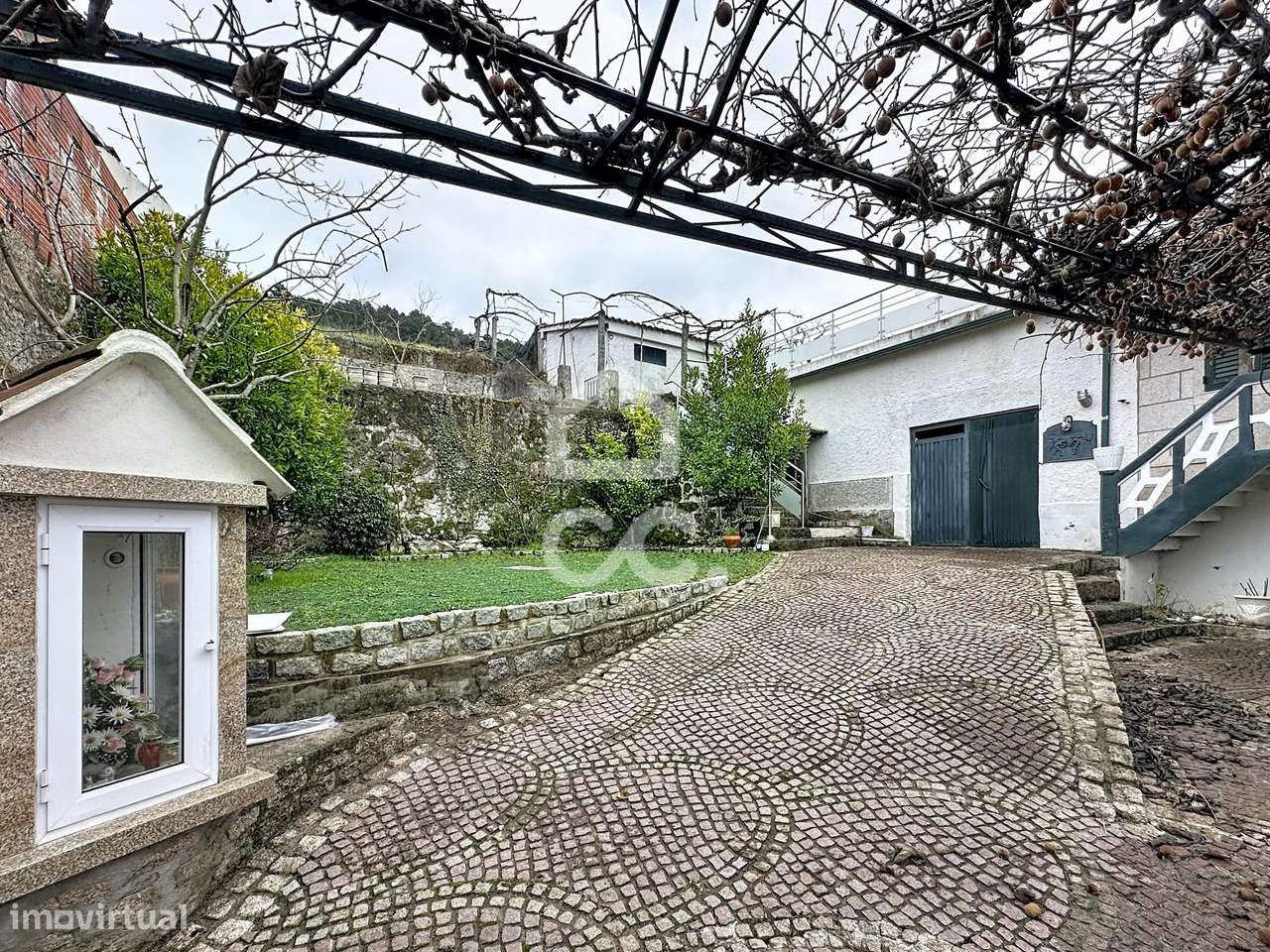 Moradia isolada restaurada com jardim , anexo e terreno - Grande imagem: 2/45