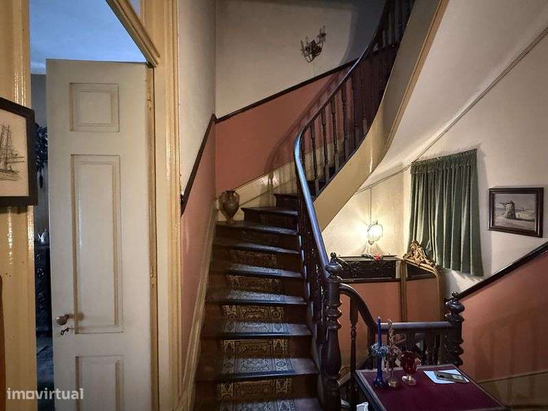 Casa senhorial no centro de Barcelos área total com terreno 1000 m2 - Grande imagem: 5/8