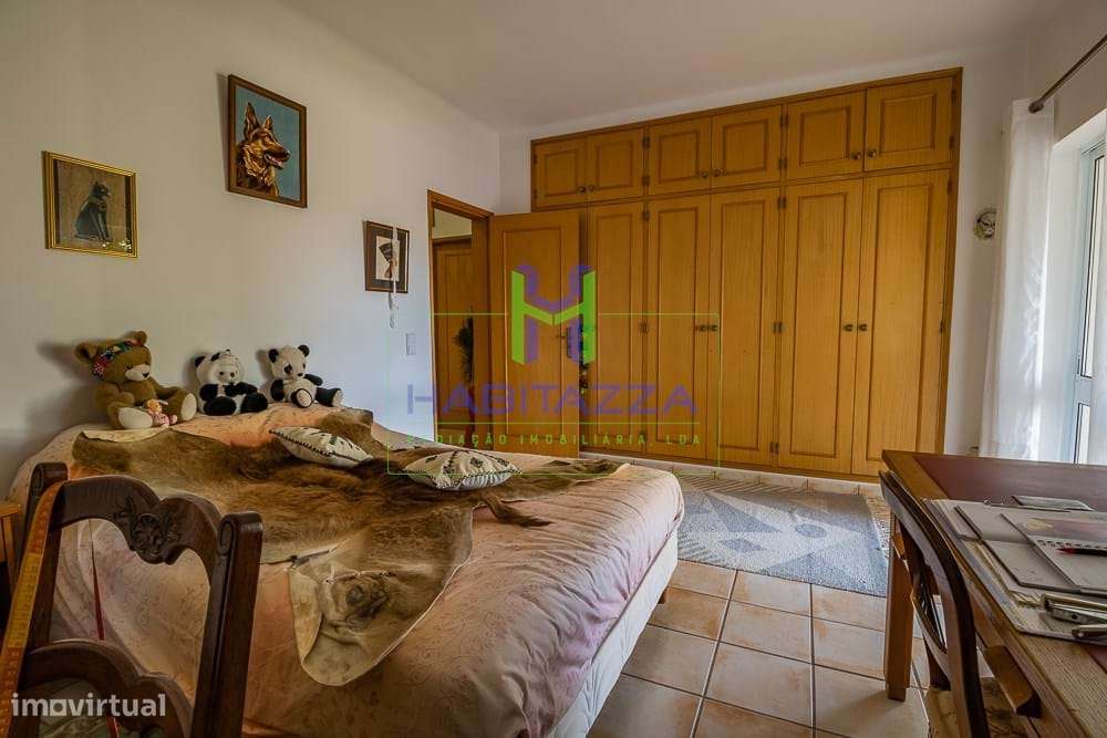 Fantástica Moradia Térrea T3+1, com piscina, grande jardim, e garagem,-57