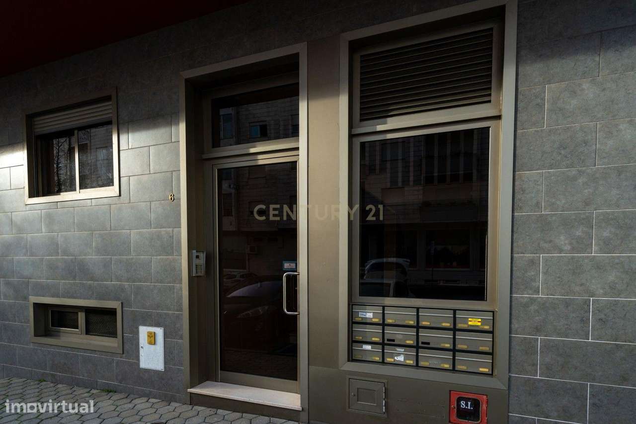 Excelente Apartamento T2 com elevador e garagem-45