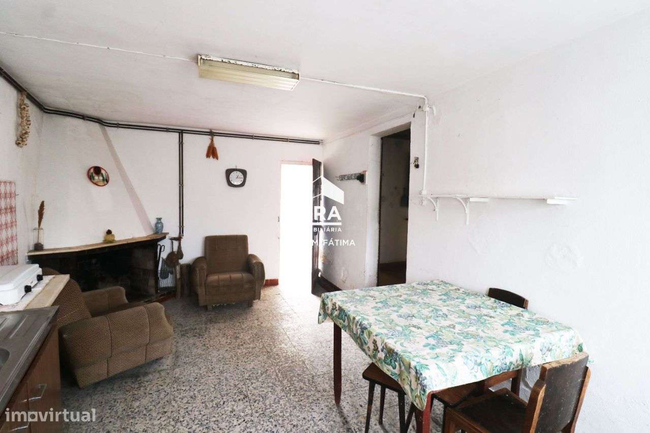 Moradia T3 localizada em Urqueira, Ourém - Grande imagem: 4/30