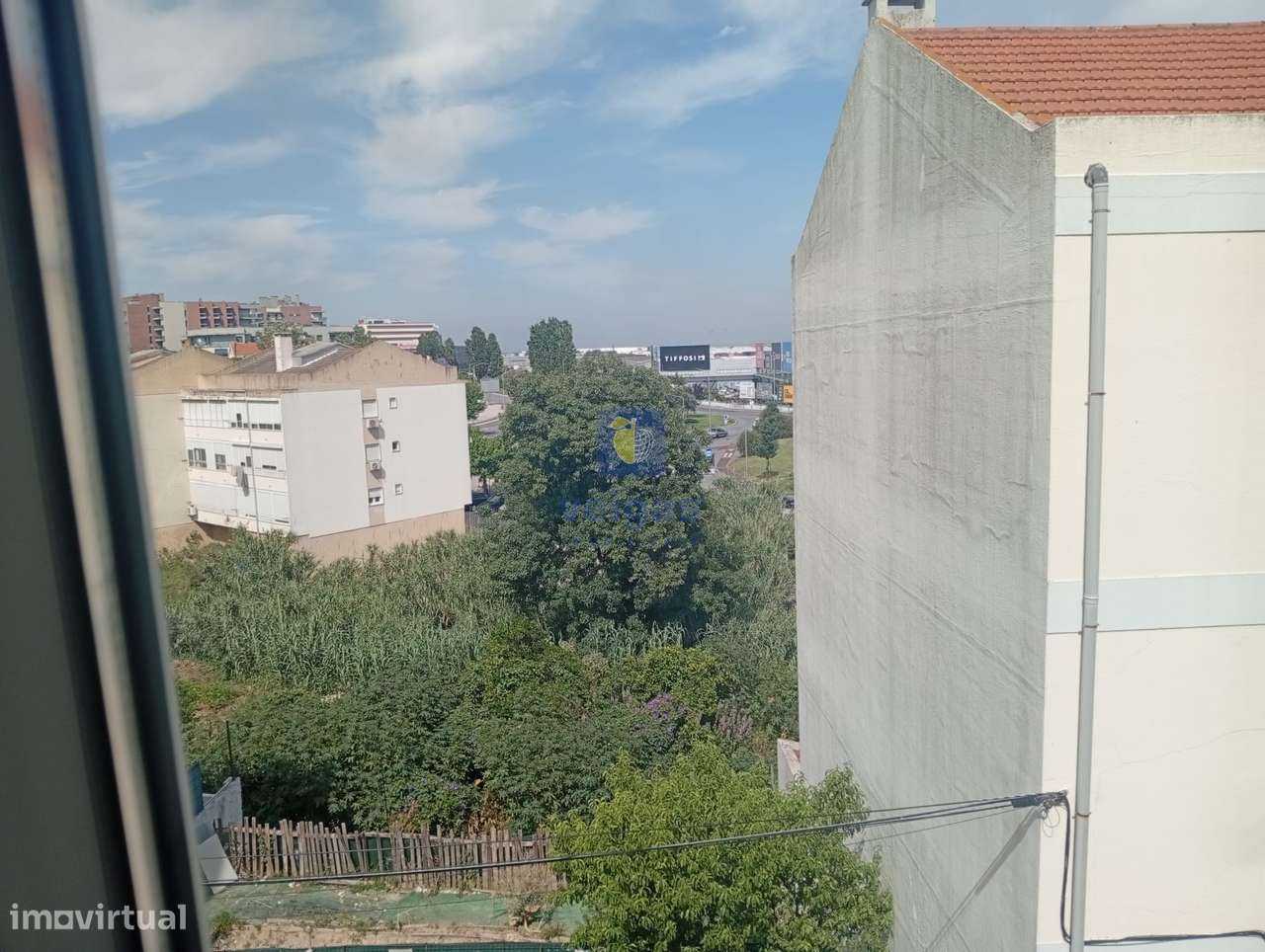 Apartamento T2 Renovado no Forte da Casa-16