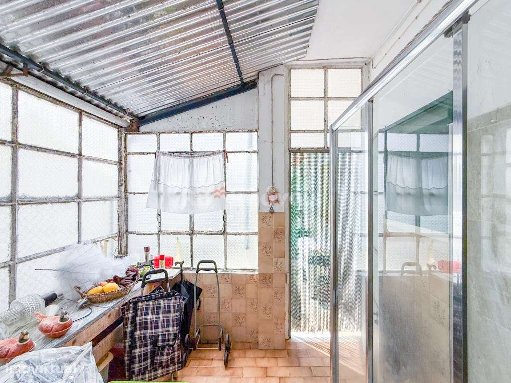 Apartamento T2 a nível do rés do chão com logradouro no centro do E...-9