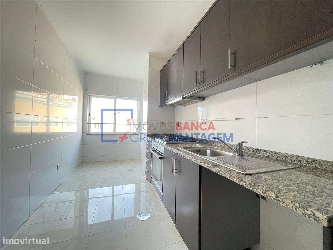 Apartamento T1+1 C/ Lugar de Garagem em Canelas - Grande imagem: 5/15