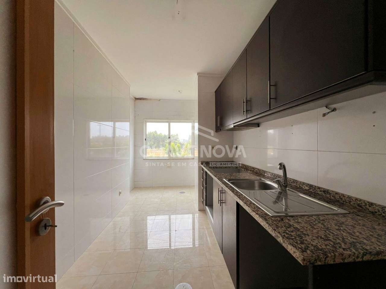 Apartamento T2 c/ Lugar de Garagem em Canelas (Edifício Prestige)-9