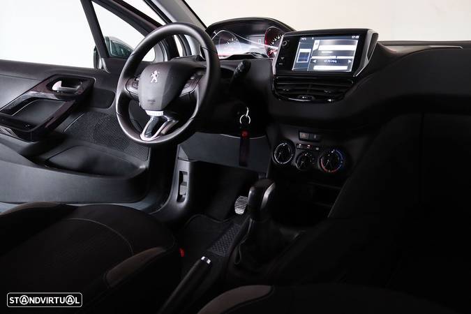 Peugeot 208 1.2 VTi SE Style - 6