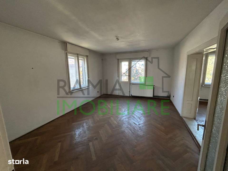 Casa cu 2 apartamente si teren generos-zona centrala, potential excele - Imagine principală: 5/19