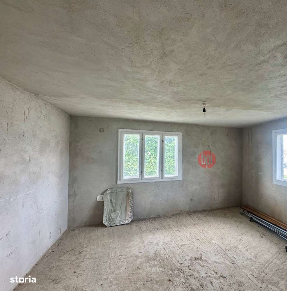 SE VINDE VILA cu 12 cam. “la gri” cu peste 40ari teren in Forasti, SV-7