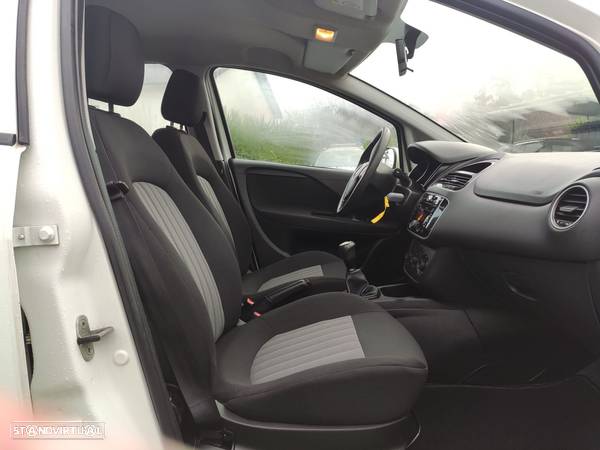 Fiat Punto 1.3 M-Jet Easy S&S - 24