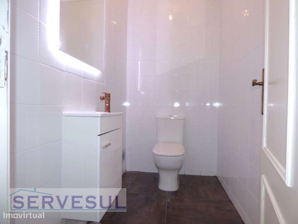 Espaçosa moradia de 2 pisos composta por 4 quartos com piscina e vi...-22